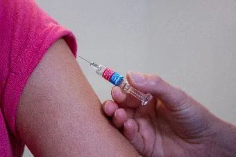 一文读懂，新冠疫苗到底还要多久才能问世