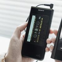 随身播放器的对决，选安卓还是纯音，索尼ZX505简单对比A&K SR15