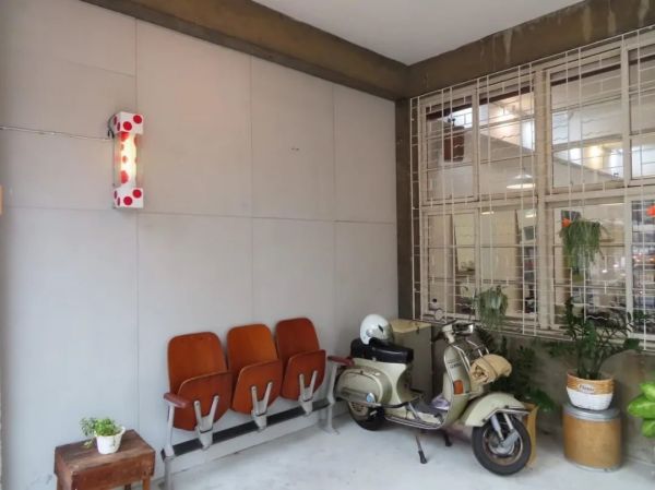 50年恐怖老屋改造!仅花三个月,DIY、自行设计发包,竟是零经验发型师!装修师傅都赞叹!