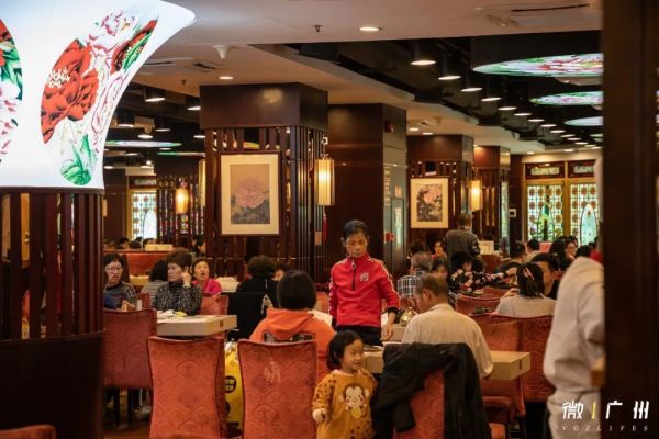 “淋雨”饮早茶上热搜!有一种淡定,叫广州人!