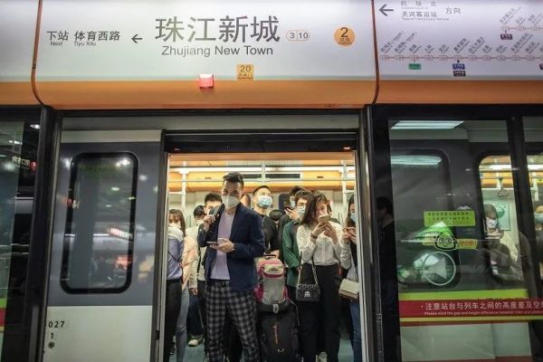 “淋雨”饮早茶上热搜!有一种淡定,叫广州人!