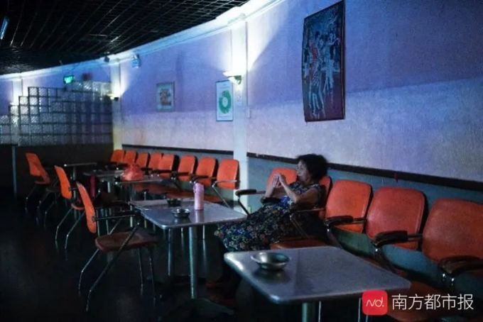 再见了!广州规模最大的市二宫舞厅,正在悄然拆除......