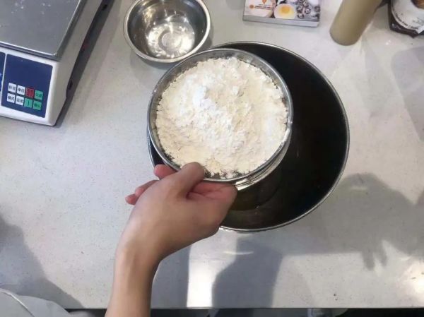 豆泥种也能做蛋糕?竹炭水果蛋糕+拉丝麻薯,连边角料都被抢空!