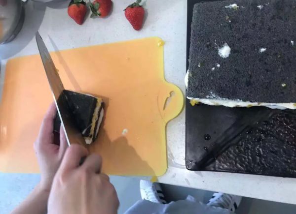 豆泥种也能做蛋糕?竹炭水果蛋糕+拉丝麻薯,连边角料都被抢空!