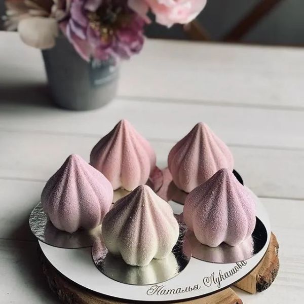 在蛋糕上玩沙面,美到惊艳!40万粉丝疯狂点赞,这美景是烘焙界的大腕!