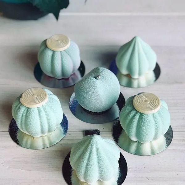在蛋糕上玩沙面,美到惊艳!40万粉丝疯狂点赞,这美景是烘焙界的大腕!