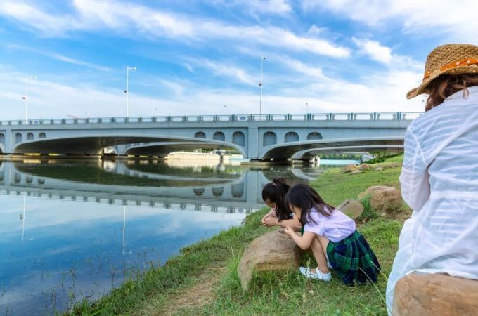 幼儿园被逼学习的孩子,长大后输给了天天玩的“学渣”?