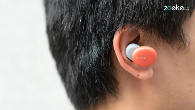 索尼 WF-H800 找的方向,就是“年轻化”