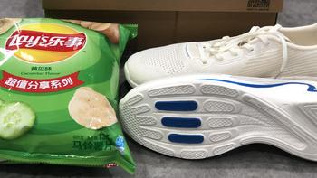 安踏氢跑2.0 一双鞋和一包薯片一样轻！