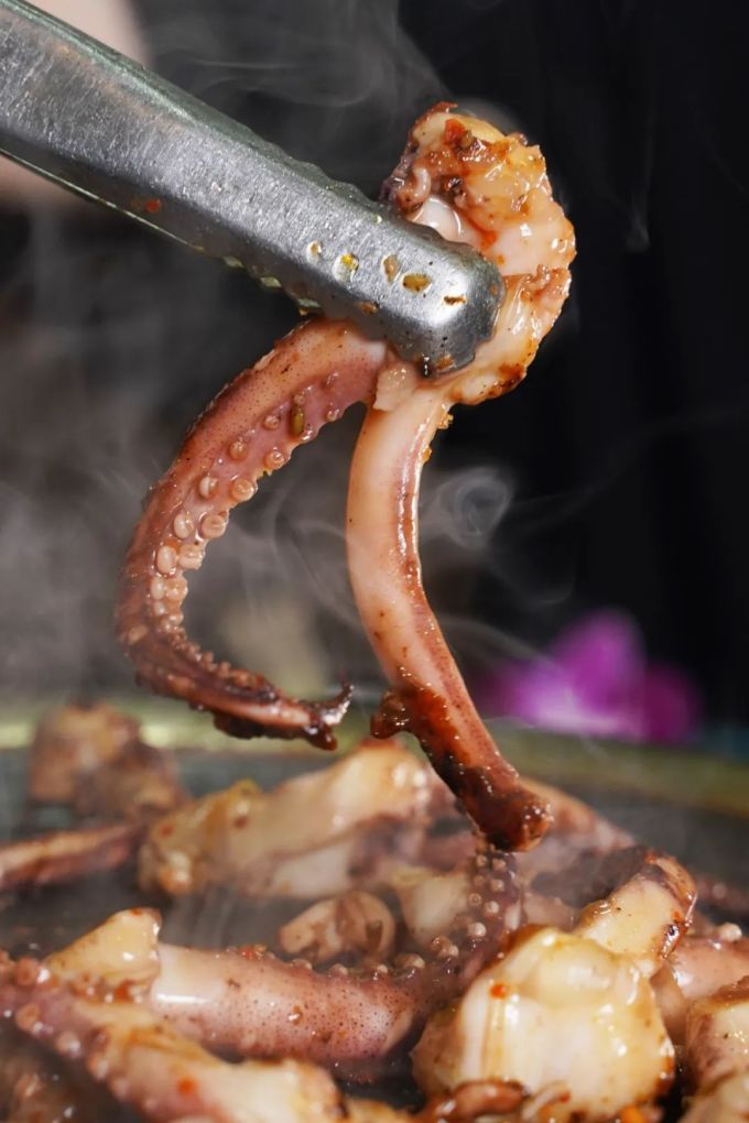 “有人说,它是梅林最火的传奇路边摊”