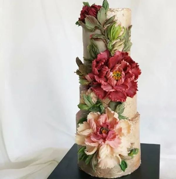 为了做出漂亮的蛋糕浮雕花,她修炼3年,只看花就知道她付出了多少,那叫一个美~