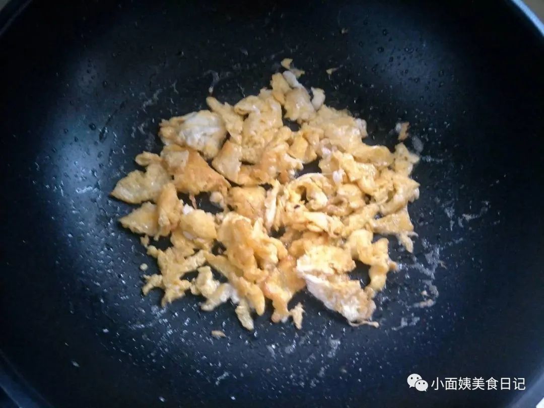 第一次把这两食材一起炒，比肉还好吃，美味低脂助消化，美味下饭！