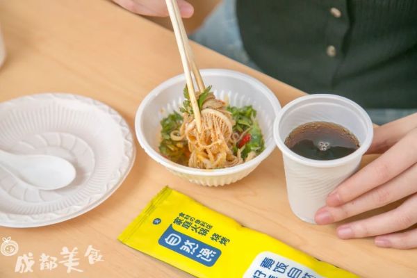 蜀大侠开火锅便利店了,菜品1块9起卖!