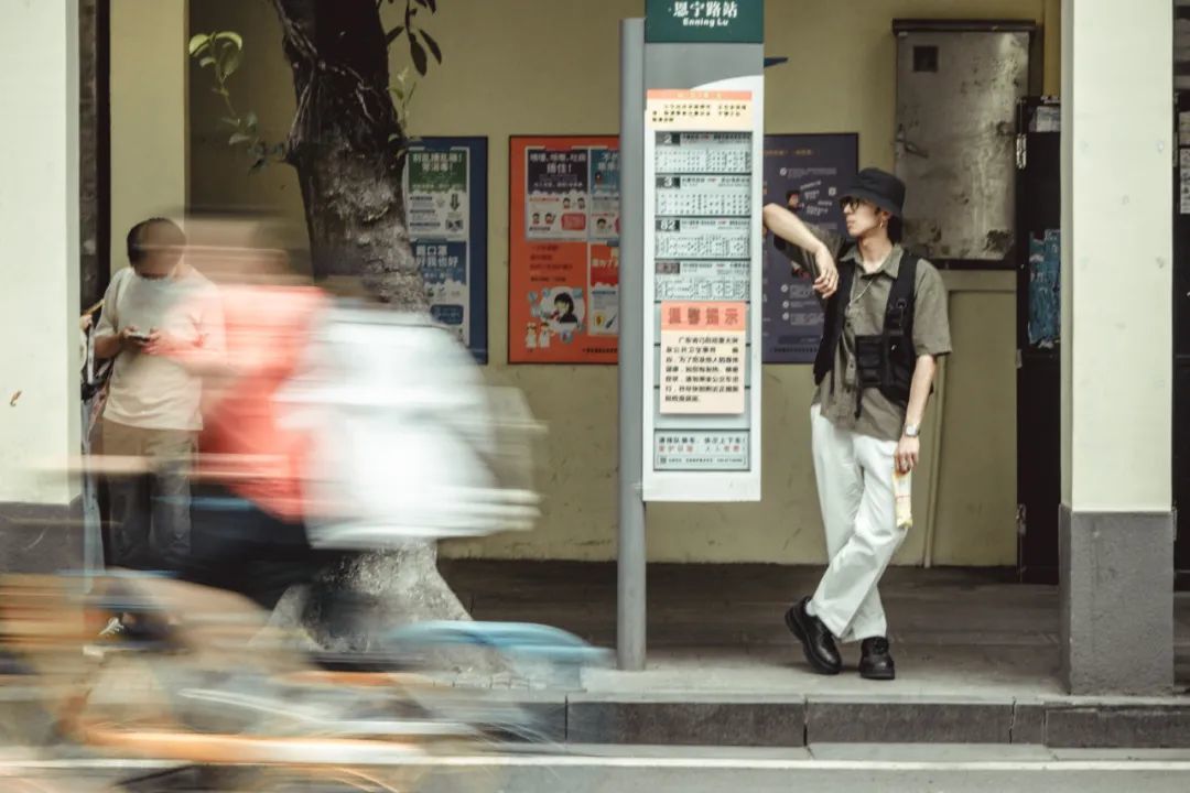 在自带复古滤镜的广州老城区，如何拍出潮流大片？