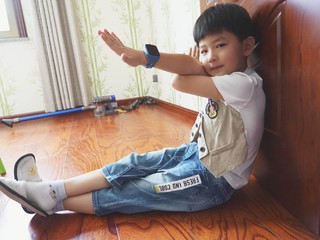 安全实用高颜值 米兔儿童学习手表4