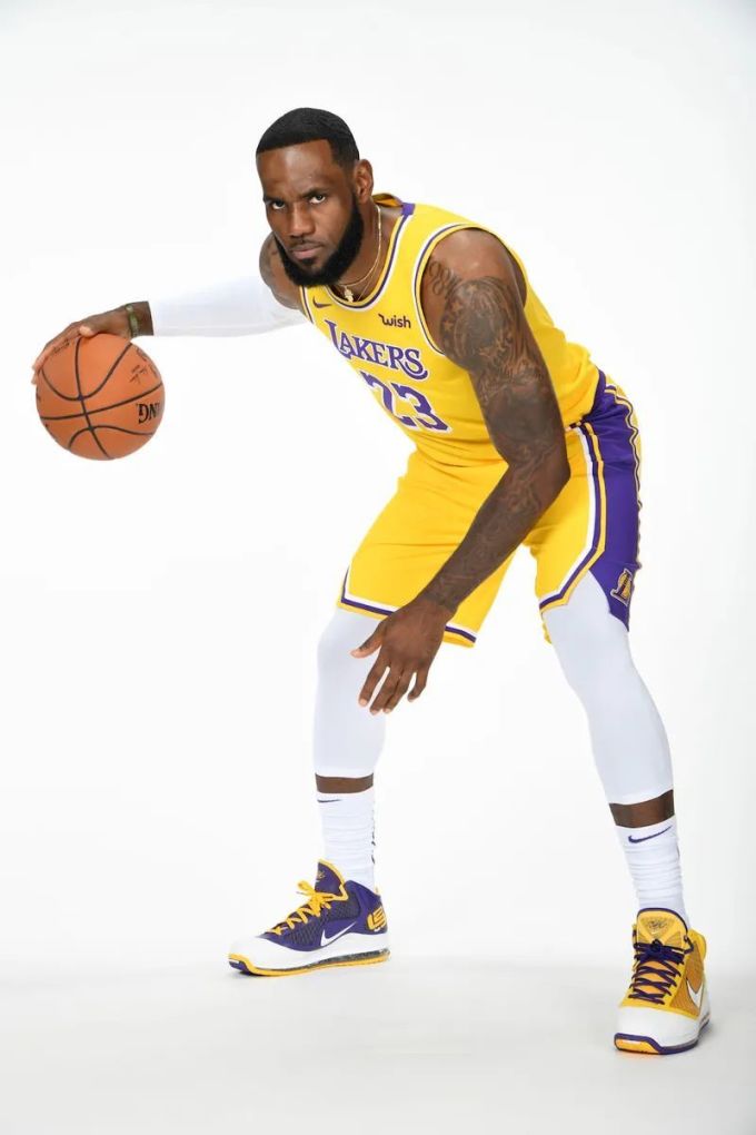 LBJ17 & LBJ7:回到未来,展望过去