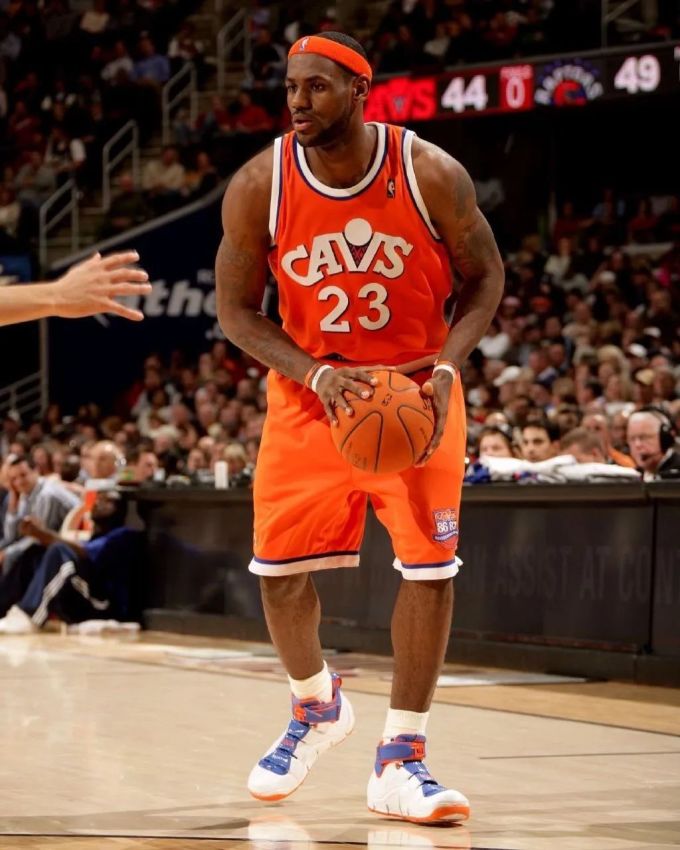 LBJ17 & LBJ7:回到未来,展望过去