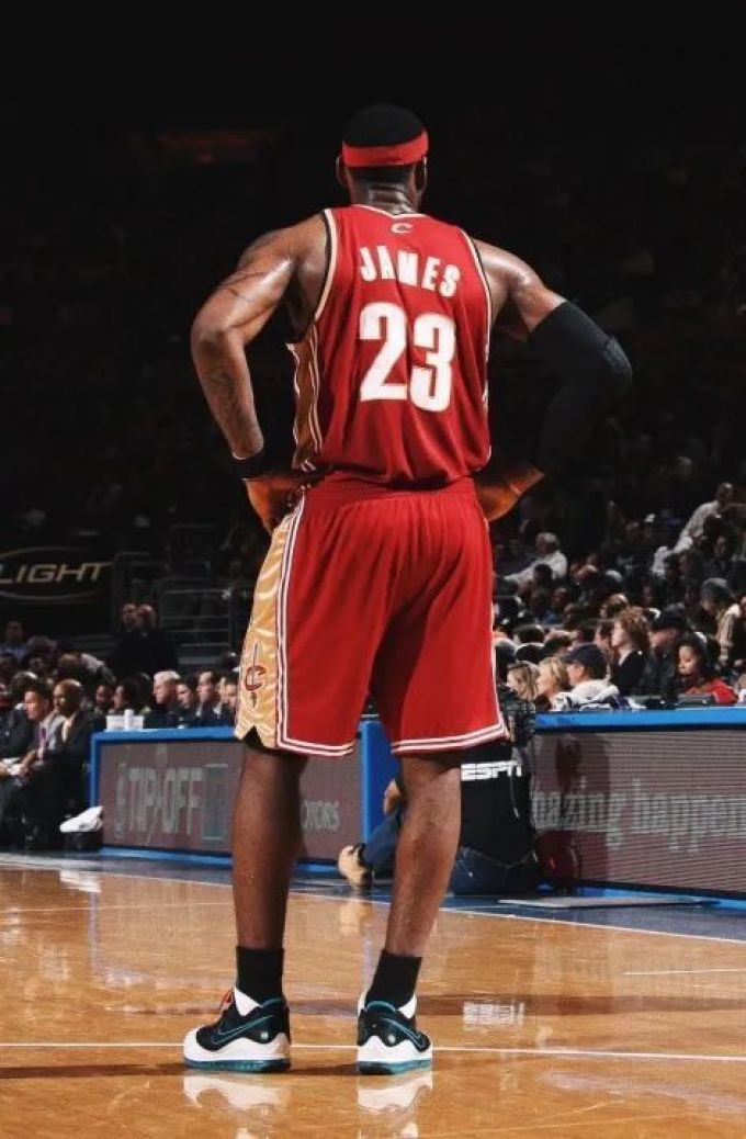 LBJ17 & LBJ7:回到未来,展望过去
