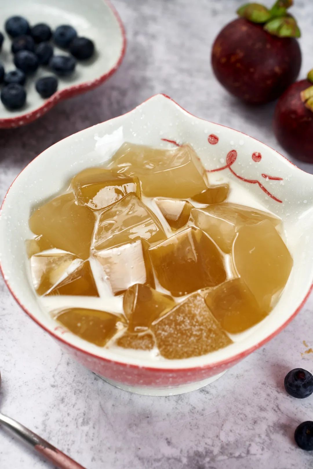 所以我就想着,用罗汉果和菊花给大家做一款清凉解暑的小吃——罗汉果