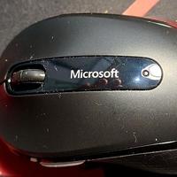 经典的微软 (Microsoft)  蓝影4000 无线鼠标 却有一个奇怪的缺陷