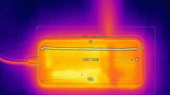 搭载55W快充内置涡轮风冷散热，红魔5G电竞手机充电评测