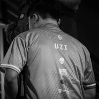 重返游戏：《英雄联盟》职业选手Uzi官宣退役 再见，Uzi！你好，简自豪！