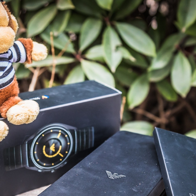 时尚遇见科技——阿玛尼第四代智能触屏腕表