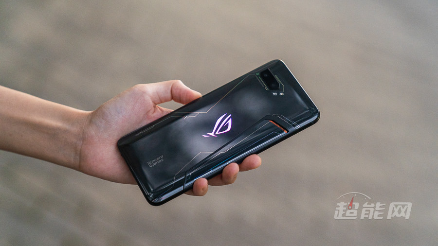 ROG Phone 3 跑分数据曝光，还差信仰 logo 灯