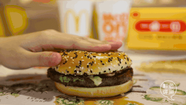 广告还原度90%的麦当劳安格斯厚牛堡，值不值32块？