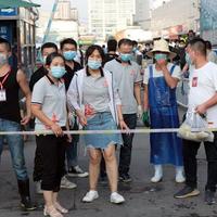 物美、家乐福各大超市连夜下架三文鱼 新发地市场暂停营业 北京餐饮防控再升级