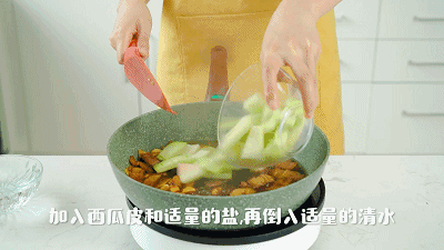 吃完西瓜别扔皮!简单炒炒,又是一道下饭菜!