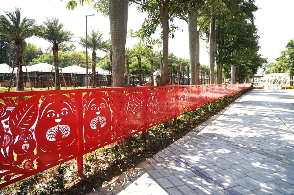 库克点赞的Apple门店外的巨幅剪纸装，来自台湾艺术家杨士毅