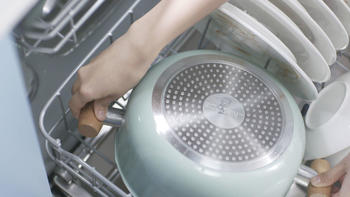厨房装修购置厨房家电用品，让我提升品质生活的它：华凌13套Vie9洗碗机