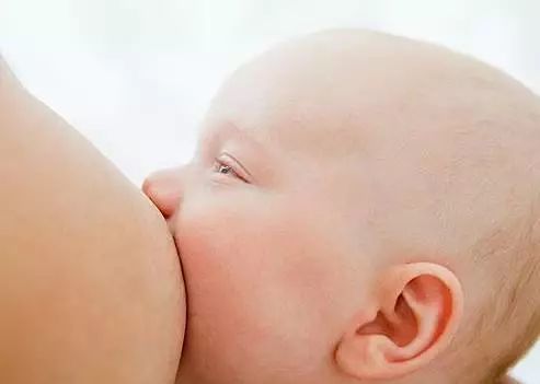 1-12个月宝宝喝奶量及哺乳知识大全，月月有差异，妈妈们可别瞎喂！