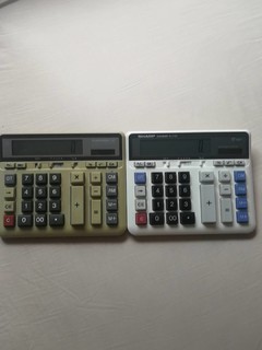 两个看起来一样的计算器
