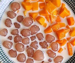 它是夏天最该吃的甜品,8块钱煮一锅,q弹爽滑,比吃雪糕过瘾