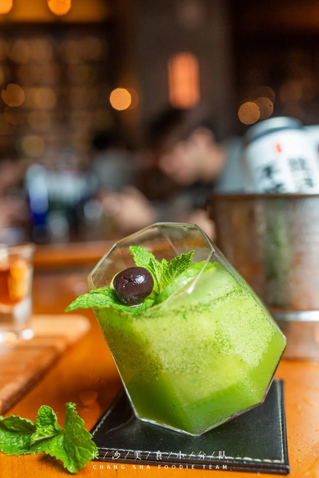 这杯椰林飘香丝滑又带些酸甜~白色天使,草莓代其利奶香的白色天使