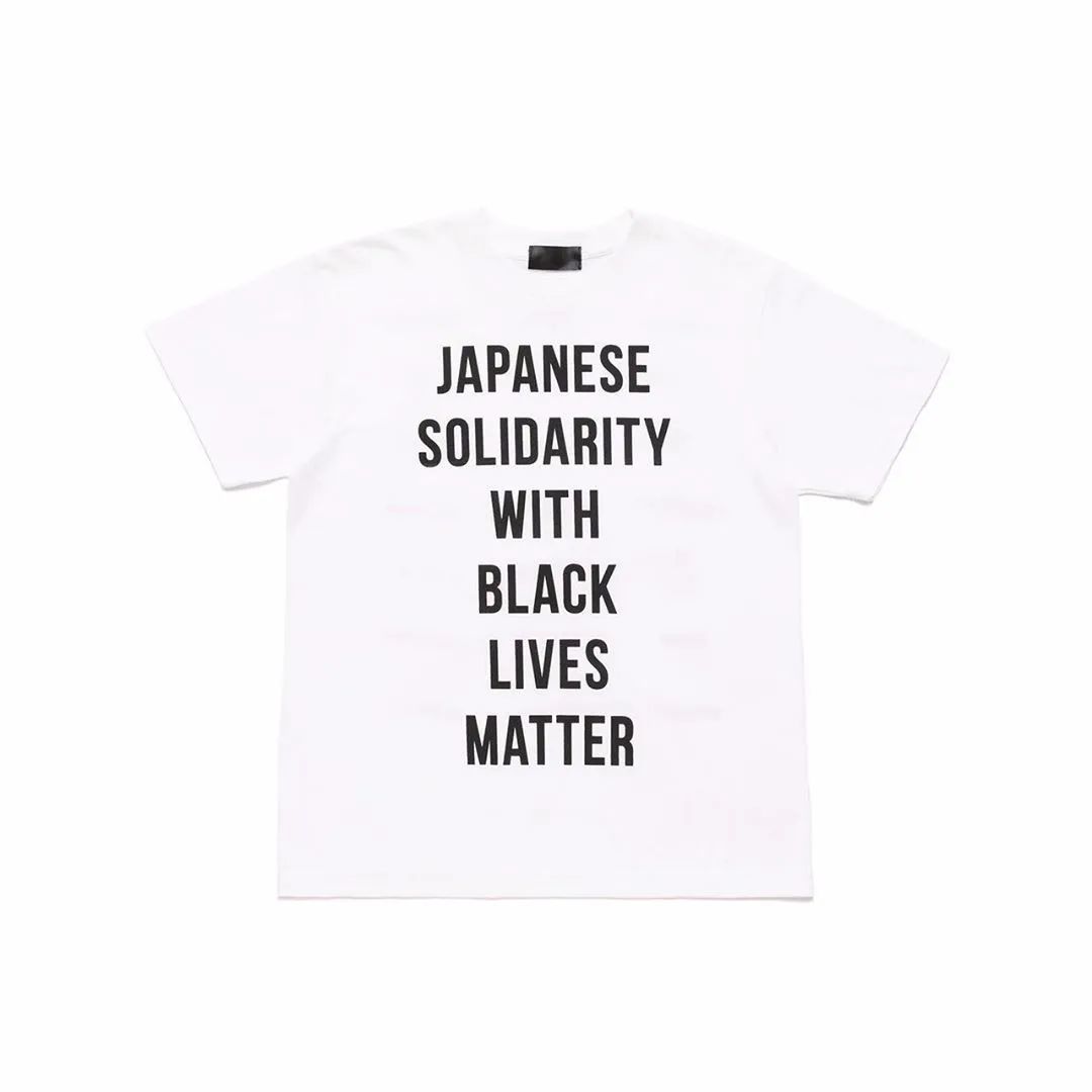 潮闻快食 | 21 大日系品牌联名推出 T 恤；YEEZY BOOST 350 V2「白斑马」再度发售
