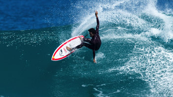 南非冲浪手迈克尔 · 二月：VANS SURF系列推出两款休闲板鞋