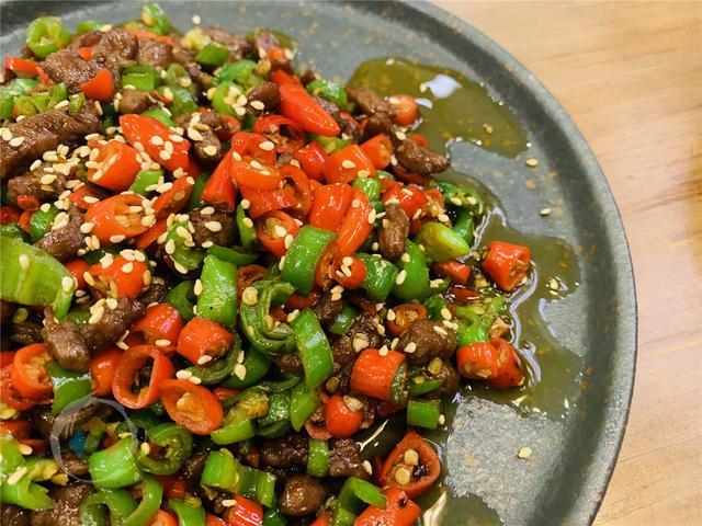 到底什么是重庆菜？不是火锅，也不像川菜，与粤菜密不可分
