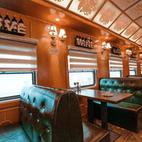in老板的旅行笔记 篇五十五：北京美食探店|坐在复古绿皮火车里吃饭是什么感觉