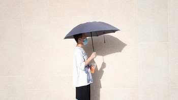 照明+降温，雨伞也有黑科技？90分全自动反向折叠伞体验