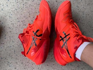 ASICS碳板排球鞋