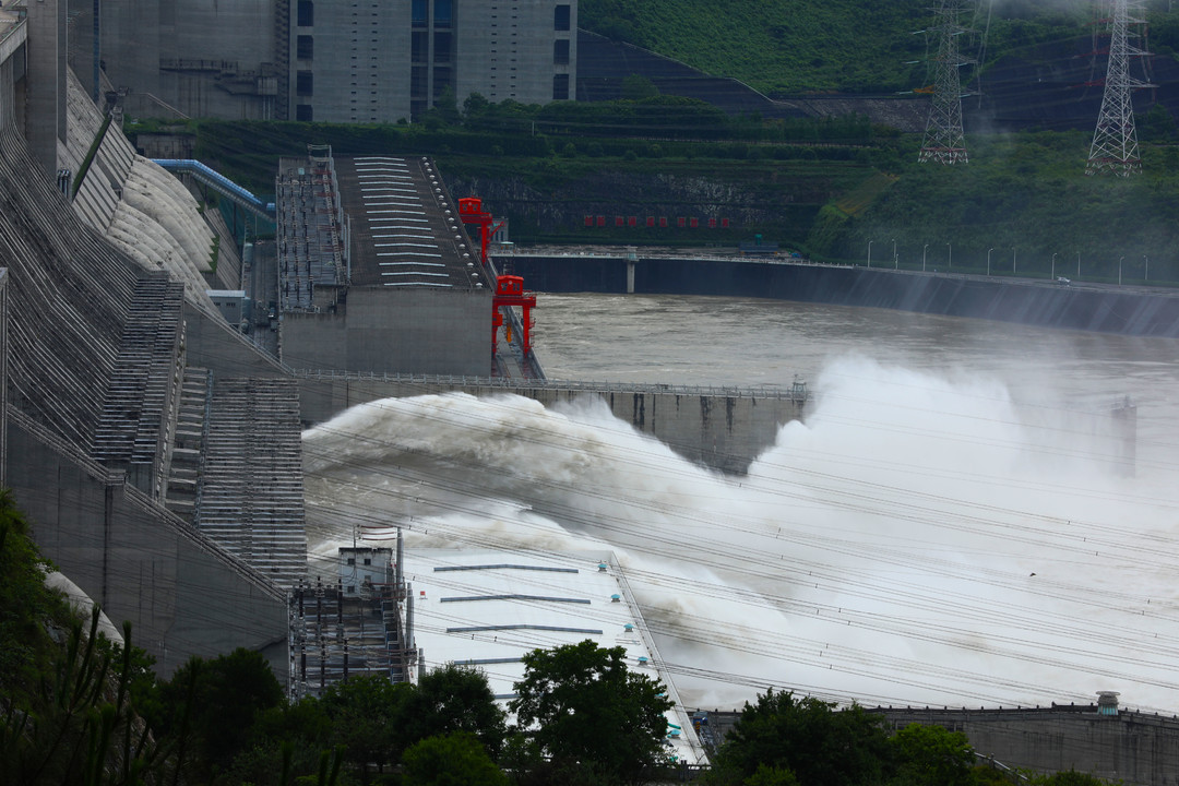 继直播造医院后，湖北电信在央视频App全程直播三峡大坝水位变化，还能看到泄洪壮观景象