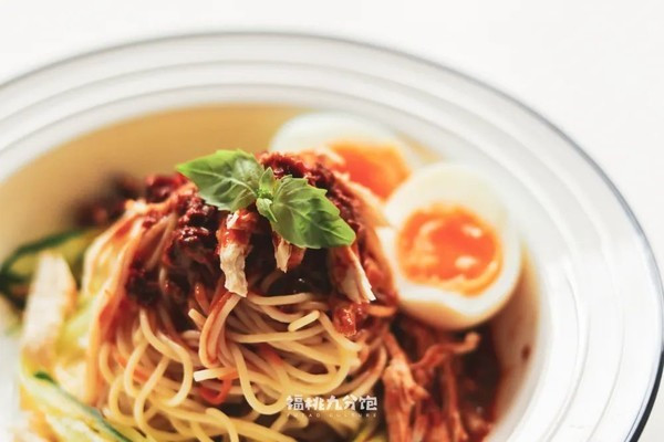 夏天清爽意面指北：牛油果鲜虾意面、茄汁冷意面、老干妈酸辣意面，一篇全教会你