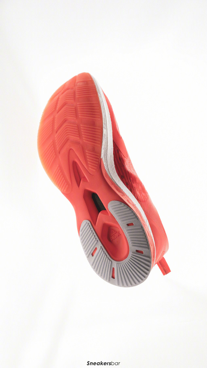 匹克第一双全掌碳板跑鞋PEAK UP30来了！科技感十足颜值超级平凡