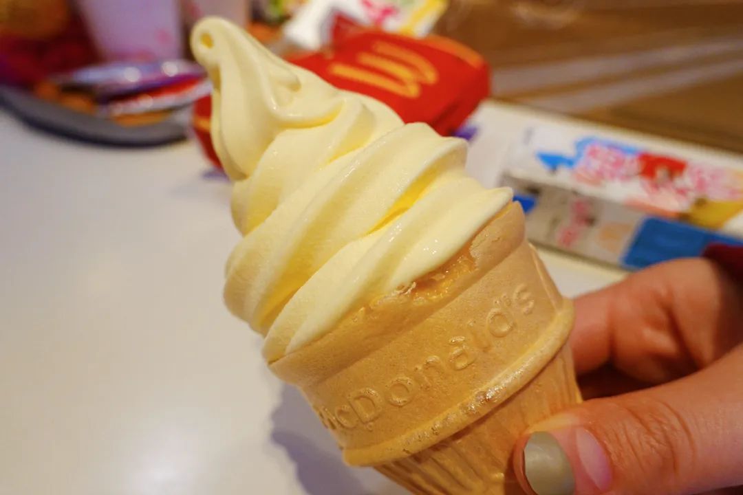麦当劳7月上新，谁能拒绝芝士咸蛋黄味的冰淇淋？