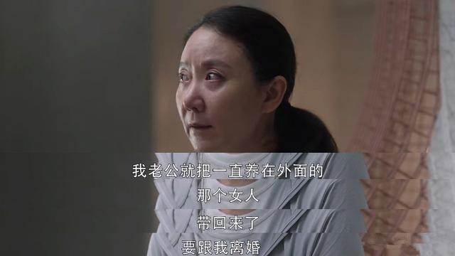 《三十而已》心酸片段，大妈用百万离婚补偿买下的高定珠宝