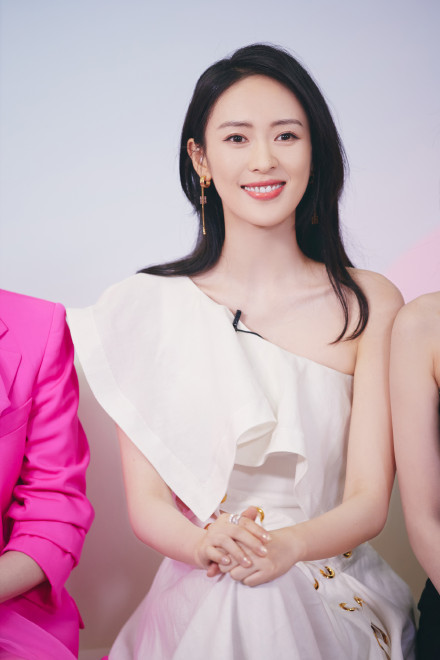 三十而已》剧中顾佳穿搭,简直就是一部30+轻熟女穿搭教科书!_女鞋_