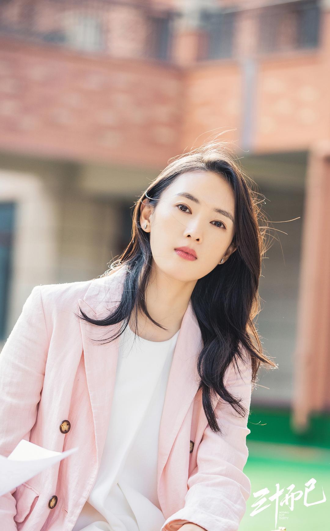 三十而已》剧中顾佳穿搭，简直就是一部30+轻熟女穿搭教科书！_女鞋_ 